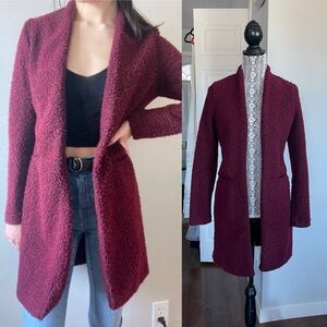 NWT Dynamite Boucle Open Front Textured Jacket. Pockets. Shiraz/Black. Small.